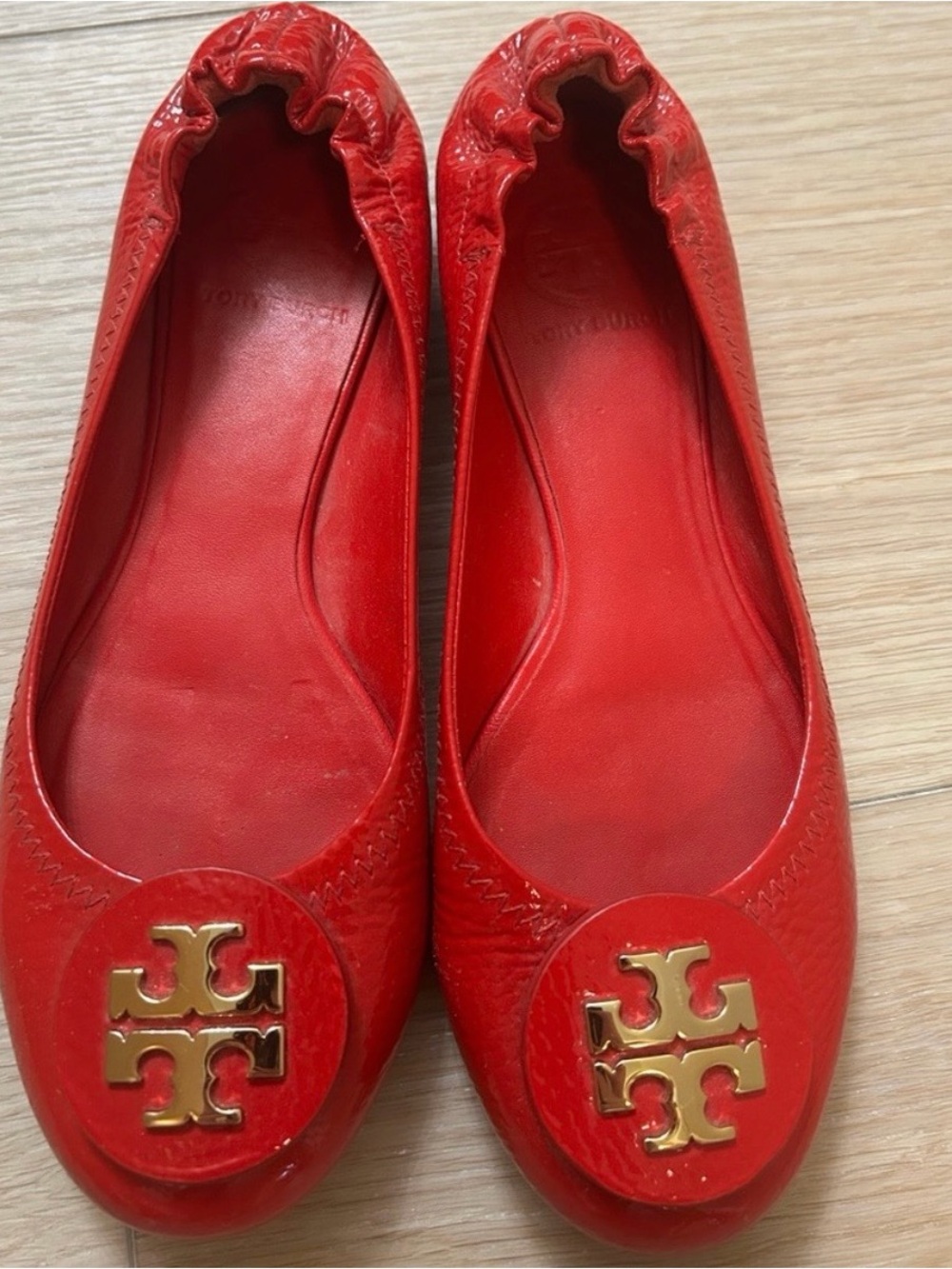 Tory Burch Bright Red Leather Logo Ballet Flats - Picture 2 of 2